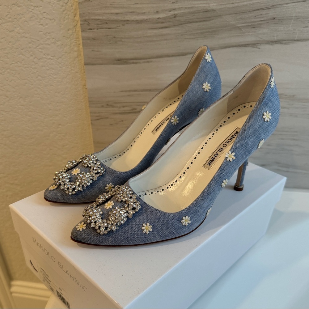 Manolo Blahnik - Hangisi Crystal Buckle Pump